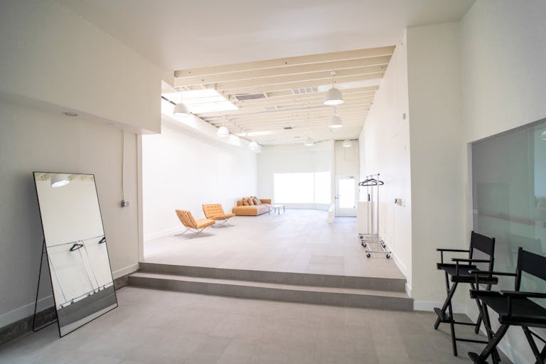 Melrose Fairfax District Minimalist Daylight Photo Video Pop-Up Studio Space with Modern Minimalist Furnishings and Backdrops - Image 2