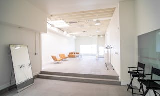 Melrose Fairfax District Minimalist Daylight Photo Video Pop-Up Studio Space with Modern Minimalist Furnishings and Backdrops - Image 2