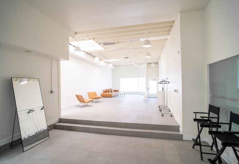 Melrose Fairfax District Minimalist Daylight Photo Video Pop-Up Studio Space with Modern Minimalist Furnishings and Backdrops - Image 2