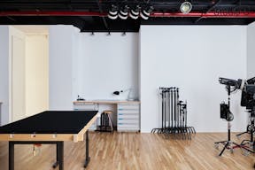 7500 sqft Bright West Soho Studios - Image 22