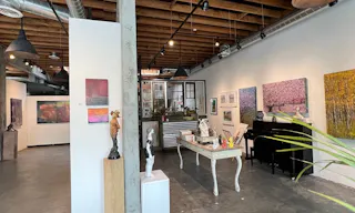 Spacious Industrial, vintage mid town gallery and studio with great natural lighting. - Image 4