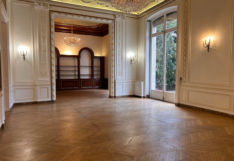 hotel particulier en plein coeur de Paris avec Jardin - Image 4