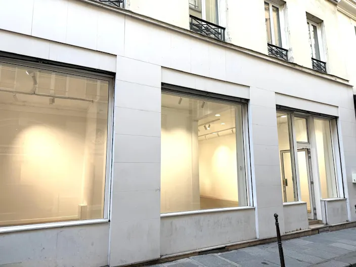 Showroom with a large storefront in Le Marais - Image 0