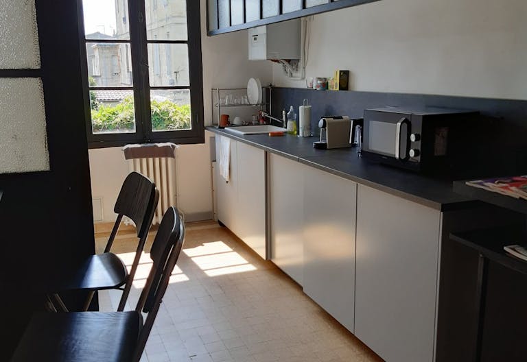 Bureau 10M2 en plein coeur des Chartrons, avec acc�s cuisine et jardin - Image 3