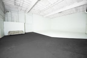 Huge Warehouse Studio in Central LA Washington Blvd with Parking - Image 0