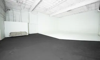 Huge Warehouse Studio in Central LA Washington Blvd with Parking - Image 0