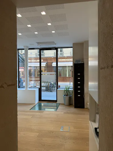 Pop-up store 14 m² lumineux, 3,70 m sous plafond, Paris 12e (marché d'Aligre / Gare de Lyon / Bastille) - Image 1