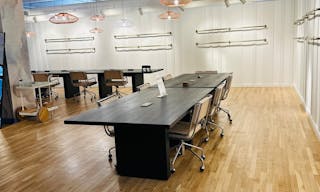 Luxury Apparel Showroom for High-End Fashion Brands - Image 9