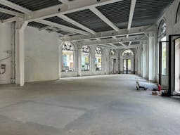 Unique space Boulevard haussmann Paris - Image 5