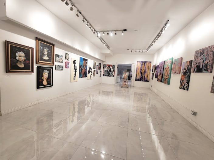 Stunning All White Marbled Gallery - Image 2