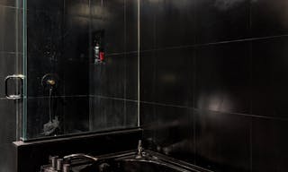 Classically Elegant Soho Duplex - Image 18