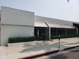 Prime location with a big window fa�ade on Robertson Boulevard - Image 2