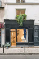 Classic Parisian Art Gallery with Black Storefront 40m2 - Image 0