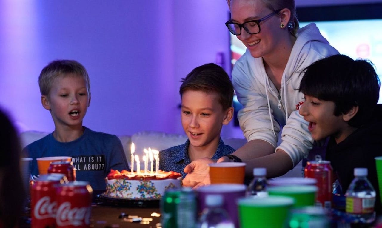 Battleground VR - The Ultimate VR Gaming Center for Exciting Group Events - Image 2