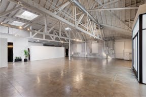 Beautiful Warehouse in South Park - Image 2