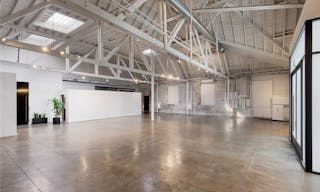 Beautiful Warehouse in South Park - Image 2