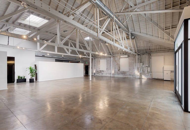 Beautiful Warehouse in South Park - Image 2