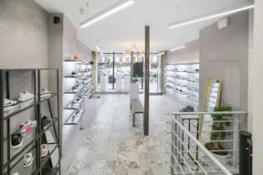 Premium Boutique in Le Marais - Image 2
