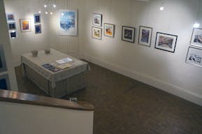 Sophisticated Gallery near Le Bon March� - Image 10