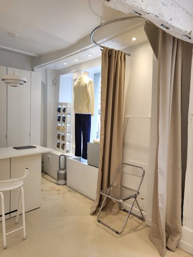 Boutique white box dans le coeur du Marais - Image 3
