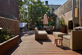 Mediterranean House with Rooftop Patio - Image 8