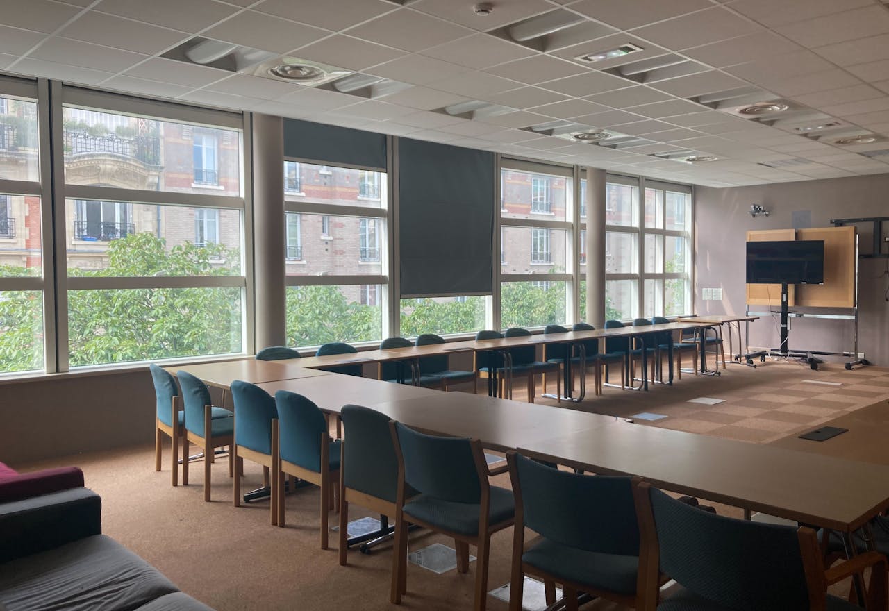 Salle Las Vergnas de 96m² - Image 1