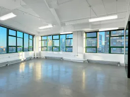 Sun-Drenched, Sleek Industrial Space in DUMBO - Image 10