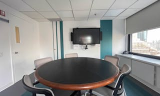 Small meeting, webinar or podcast room - Image 1