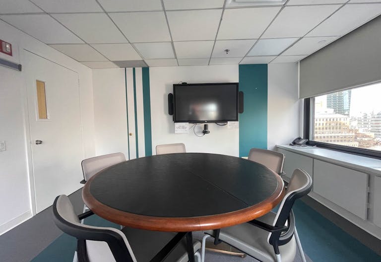 Small meeting, webinar or podcast room - Image 1