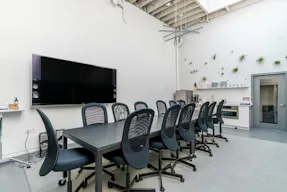Tons of natural light! Soaring ceilings! Convenient Location! - Image 7