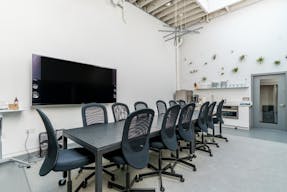 Tons of natural light! Soaring ceilings! Convenient Location! - Image 7