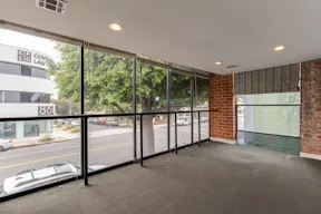 Trendy Building in Beverly Hills - Image 0