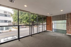 Trendy Building in Beverly Hills - Image 0