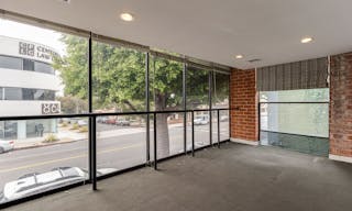 Trendy Building in Beverly Hills - Image 0