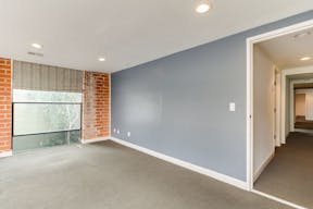 Trendy Building in Beverly Hills - Image 18