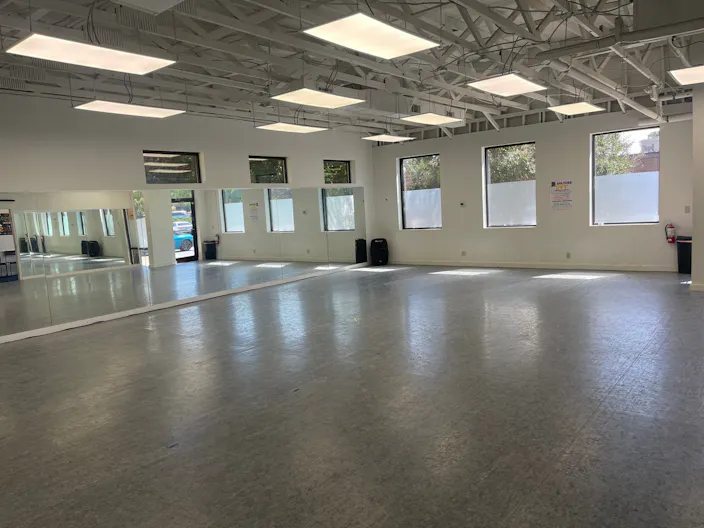 Dancing Studio - Image 0