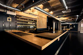 Large Retail & Experience Floor Near Alexanderplatz - Image 12