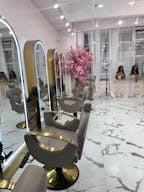 Elegant Pink Venue in Downtown NYC: Ideal for Glam Services & Stylish Events - Image 6