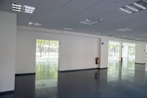 Striking Corner Space on Karl-Liebknecht-Straße with Full-Glass Frontage - Image 15