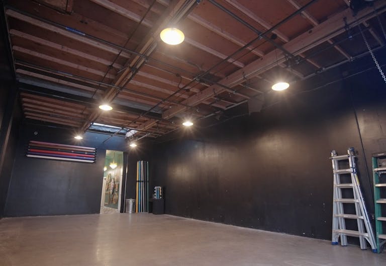 Black Box Warehouse w/ Grid System (Rain System, Seamless Backdrops, Props, Equipment, Furniture) - Image 2