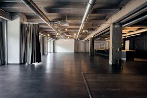 Large Retail & Experience Floor Near Alexanderplatz - Image 15