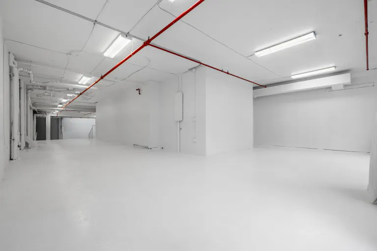 Storefront Whitebox Event Venue Photo Video Studio Art Gallery - Image 3