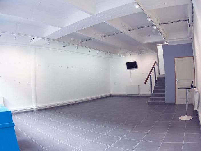 Cosy Art Gallery in Le Havre - Image 4