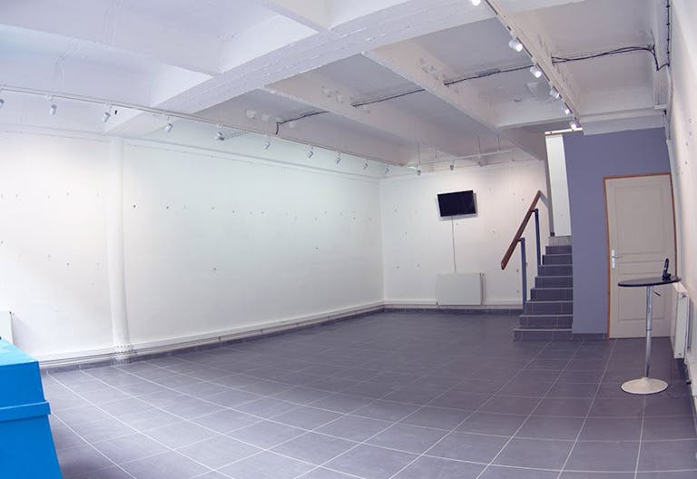 Cosy Art Gallery in Le Havre - Image 4