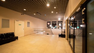 Central Venue with a Berliner Skyline View - Image 8