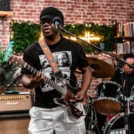 Store Stage at Nivessa Hollywood - Image 15