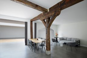 Place des Vosges Show Room - Image 0