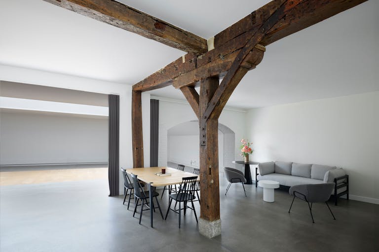 Place des Vosges Show Room - Image 0