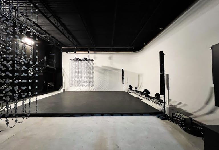 Vibrant space - Image 0