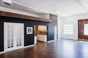 Pop-Up Retail / Art Gallery in Burbank - Image 4
